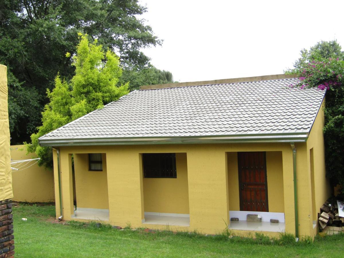 Phomolong Guest House, Westgate, Roodeporte Roodepoort Eksteriør bilde